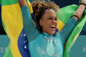 Rebeca Andrade leva ouro e se torna a maior atleta olímpica do Brasil