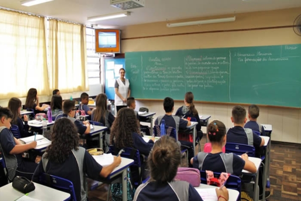 Número de professores em concurso no Paraná ainda é insuficiente