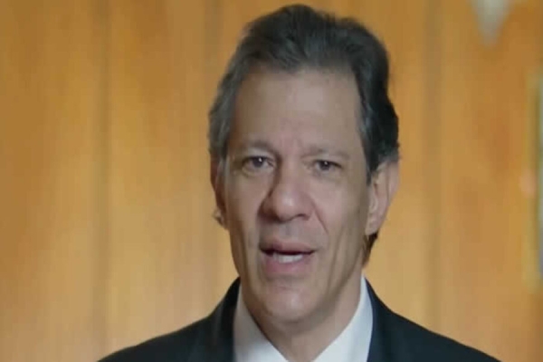 Haddad anuncia isenção de Imposto de Renda para quem ganha até R$ 5 mil