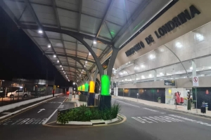 Aeroporto de Londrina ganha iluminação para apoiar Seleção feminina