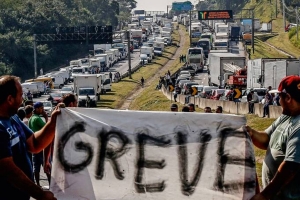 Sindicalistas anunciam apoio a paralisação de caminhoneiros no dia 1°