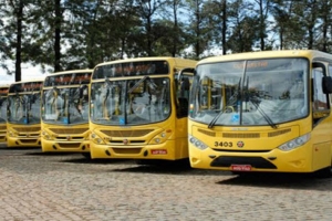 Motoristas de ônibus não recebem salário e avaliam greve em Londrina