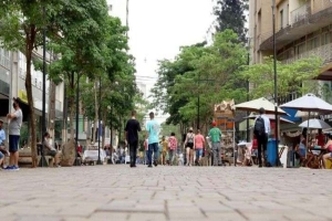 Lojistas não aderem à lei que permite abertura do comércio 24 horas