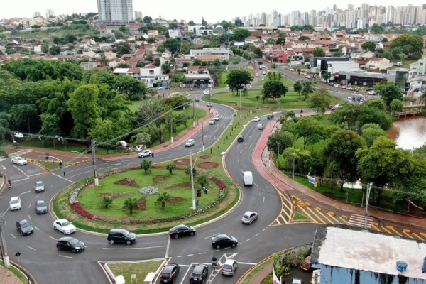 Avenida Maringá Recebe Novos Semáforos Interativos da CMTU com Botoeiras