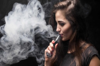 Estudo da UEL avalia saúde bucal e uso de cigarro eletrônico entre jovens