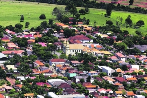 Agora é lei: prefeito sobe próprio salário na região de Londrina